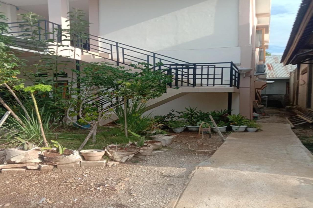 Express O 91722 Home Stay Dan Sewa Mobil Jhon'S Family Labuan Bajo Exterior photo